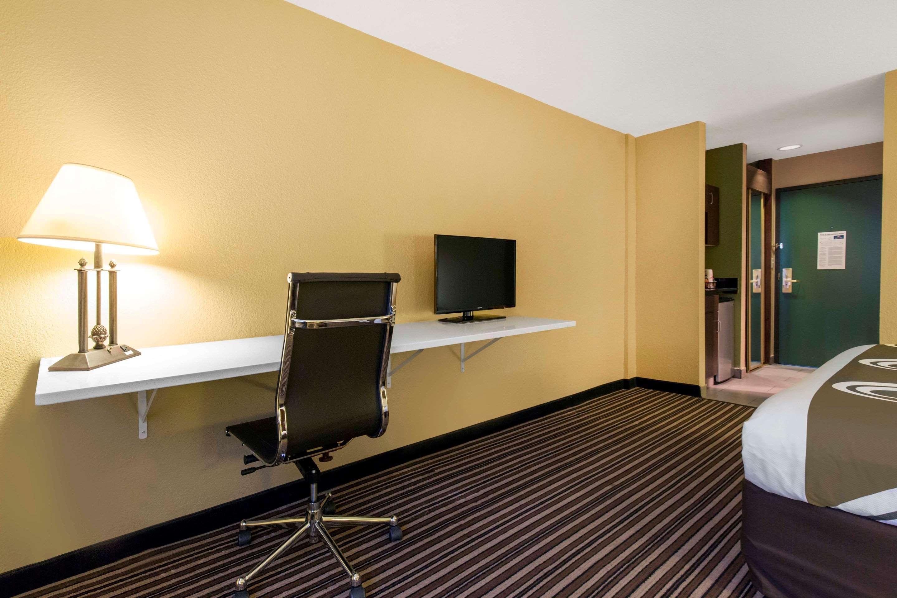 Quality Inn & Suites Columbia I-70 Exterior foto