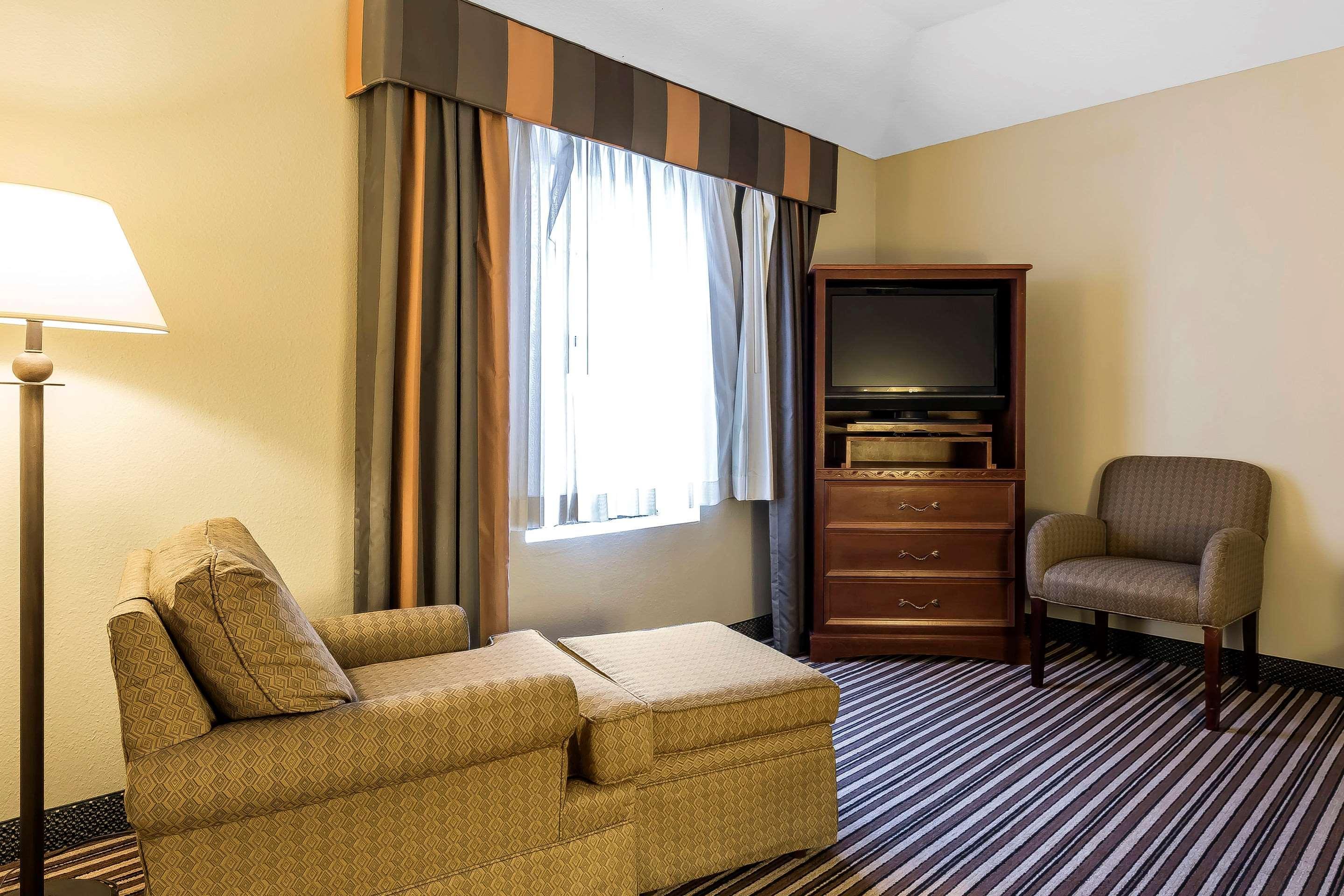 Quality Inn & Suites Columbia I-70 Exterior foto